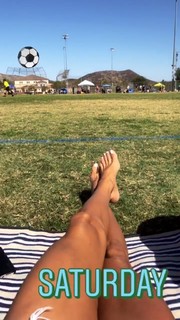 Brooke Burke feet photo thumbnail