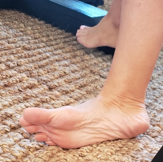Kyle Unfug feet photo thumbnail