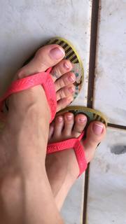Alaine Crissiê feet photo thumbnail