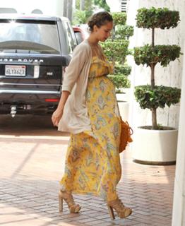 Jessica Alba feet photo thumbnail
