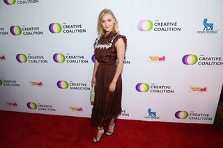 AnnaSophia Robb feet photo thumbnail