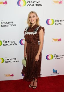 AnnaSophia Robb feet photo thumbnail