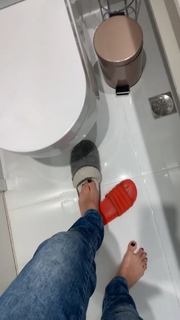 Kéfera Buchmann feet photo thumbnail