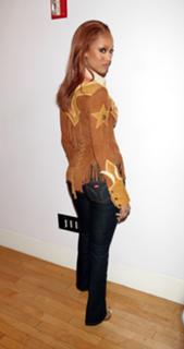 Tyra Banks feet photo thumbnail