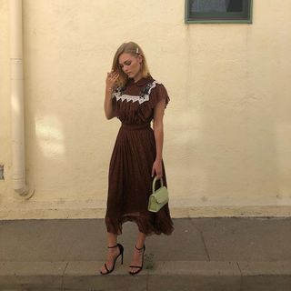 AnnaSophia Robb feet photo thumbnail
