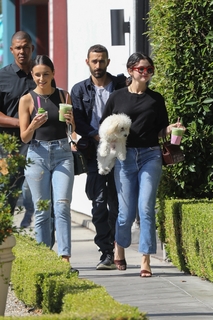 Selena Gomez feet photo thumbnail