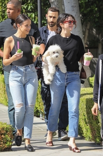 Selena Gomez feet photo thumbnail