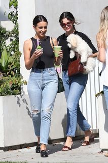 Selena Gomez feet photo thumbnail