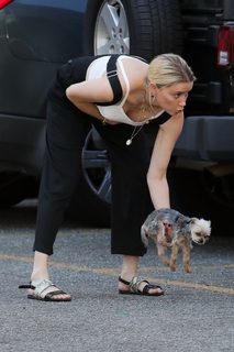 Amber Heard feet photo thumbnail
