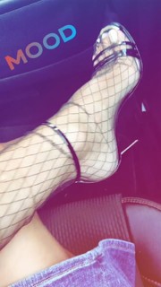 Brooke Burke feet photo thumbnail