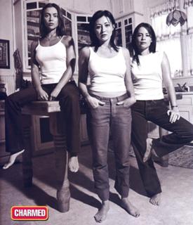 Alyssa Milano feet photo thumbnail