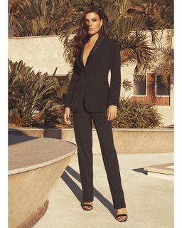 Isis Valverde feet photo thumbnail
