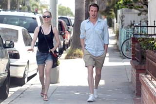 Amanda Seyfried feet photo thumbnail