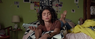 Sarah Hyland feet photo thumbnail