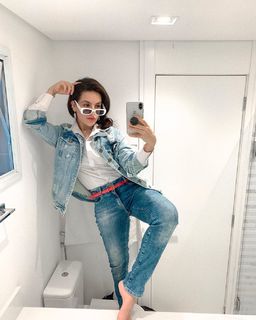 Kéfera Buchmann feet photo thumbnail