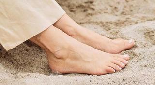Tiffani Thiessen feet photo thumbnail