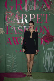 Shailene Woodley feet photo thumbnail