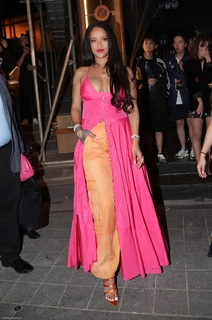 Rihanna feet photo thumbnail
