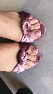 Alaine Crissiê feet photo thumbnail