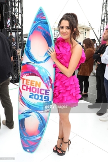 Laura Marano feet photo thumbnail