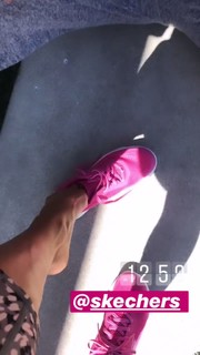 Brooke Burke feet photo thumbnail