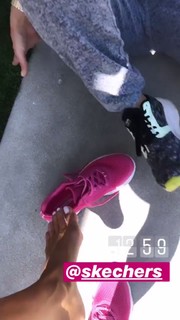 Brooke Burke feet photo thumbnail