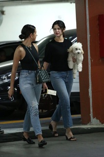 Selena Gomez feet photo thumbnail