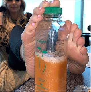 Kyle Unfug feet photo thumbnail