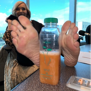 Kyle Unfug feet photo thumbnail