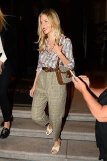 Sienna Miller feet photo thumbnail