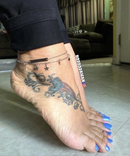 Deedee Rican feet photo thumbnail