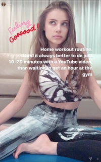 Xenia Tchoumitcheva feet photo thumbnail