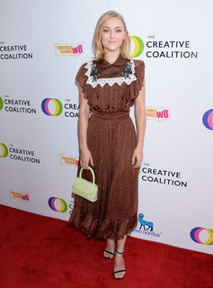 AnnaSophia Robb feet photo thumbnail