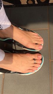 Alaine Crissiê feet photo thumbnail