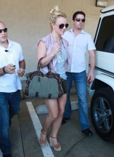Britney Spears feet photo thumbnail