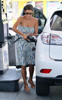 Halle Berry feet photo thumbnail