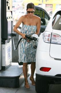 Halle Berry feet photo thumbnail