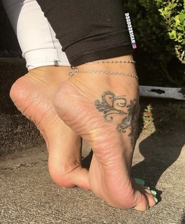 Deedee Rican feet photo thumbnail