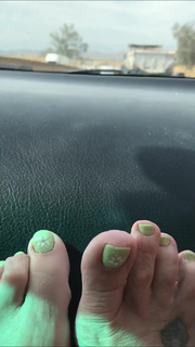 Virginia Madsen feet photo thumbnail