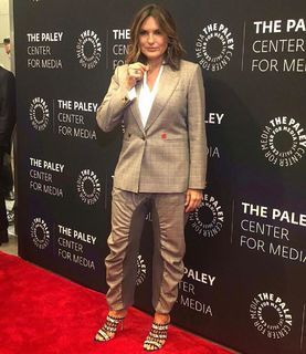 Mariska Hargitay feet photo thumbnail