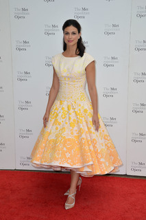 Morena Baccarin feet photo thumbnail