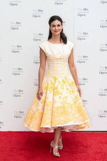 Morena Baccarin feet photo thumbnail