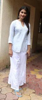 Pooja Hegde feet photo thumbnail
