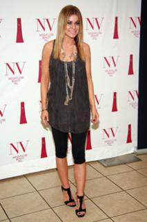 Carmen Electra feet photo thumbnail