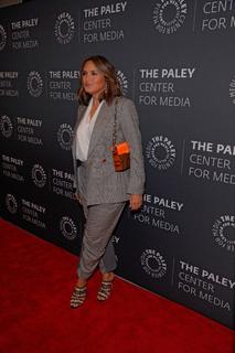 Mariska Hargitay feet photo thumbnail