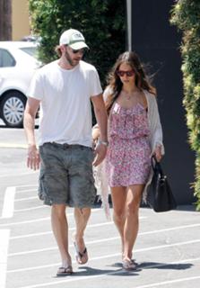 Jordana Brewster feet photo thumbnail