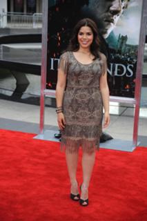 America Ferrera feet photo thumbnail