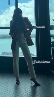 Elle Macpherson feet photo thumbnail