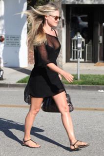 Ali Larter feet photo thumbnail