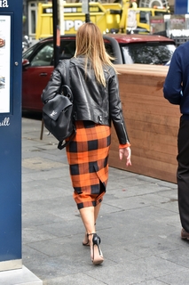 Amanda Holden feet photo thumbnail